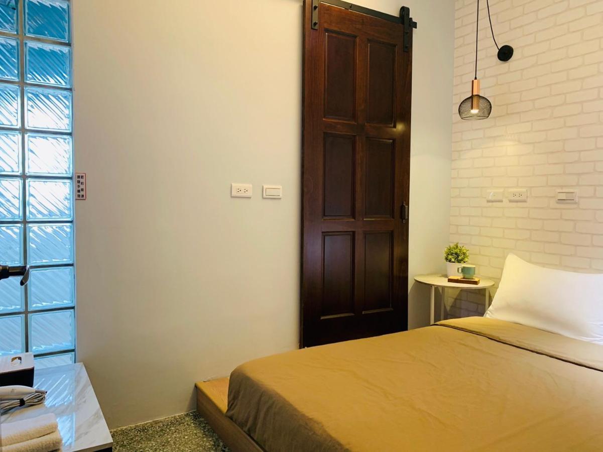 Oyaji Guesthouse-依人數床位數計價開放房型 Tainan Exterior foto