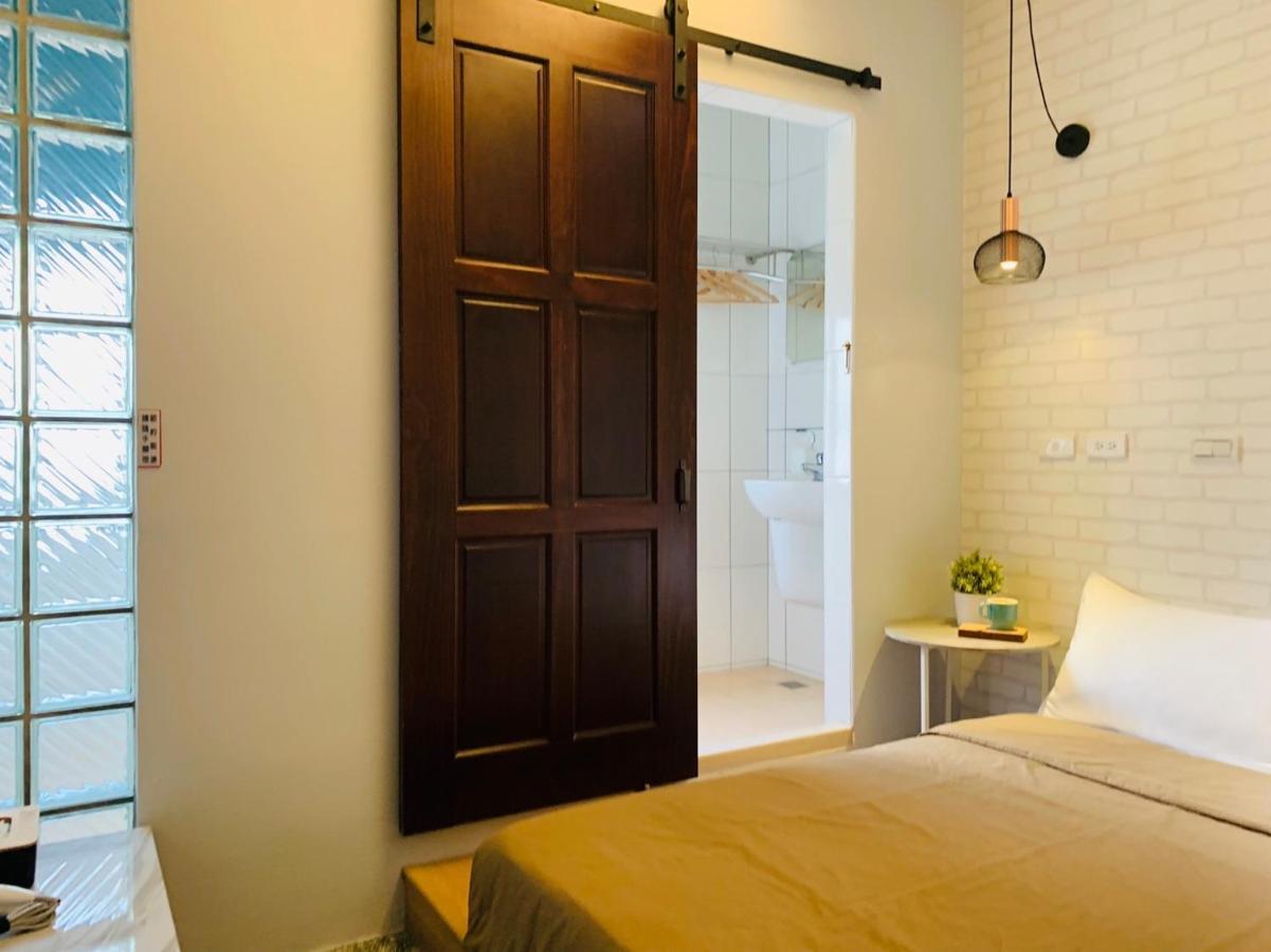 Oyaji Guesthouse-依人數床位數計價開放房型 Tainan Exterior foto
