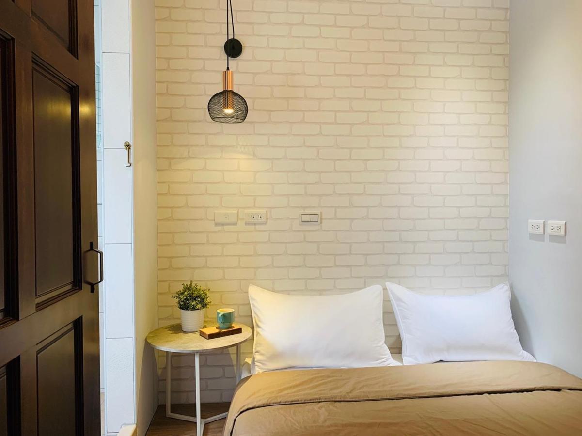 Oyaji Guesthouse-依人數床位數計價開放房型 Tainan Exterior foto