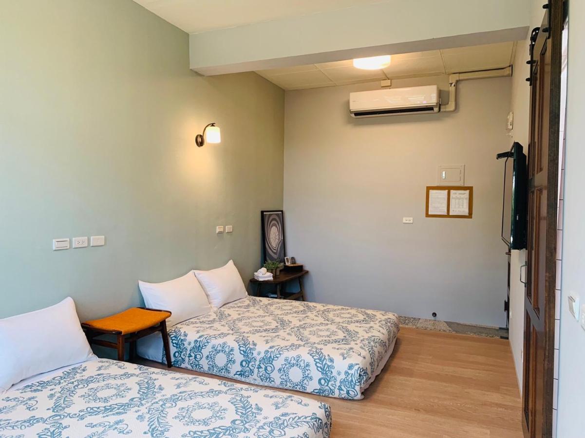Oyaji Guesthouse-依人數床位數計價開放房型 Tainan Exterior foto