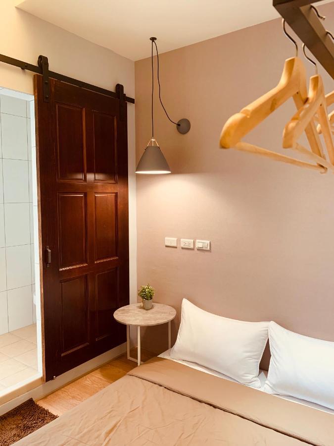Oyaji Guesthouse-依人數床位數計價開放房型 Tainan Exterior foto