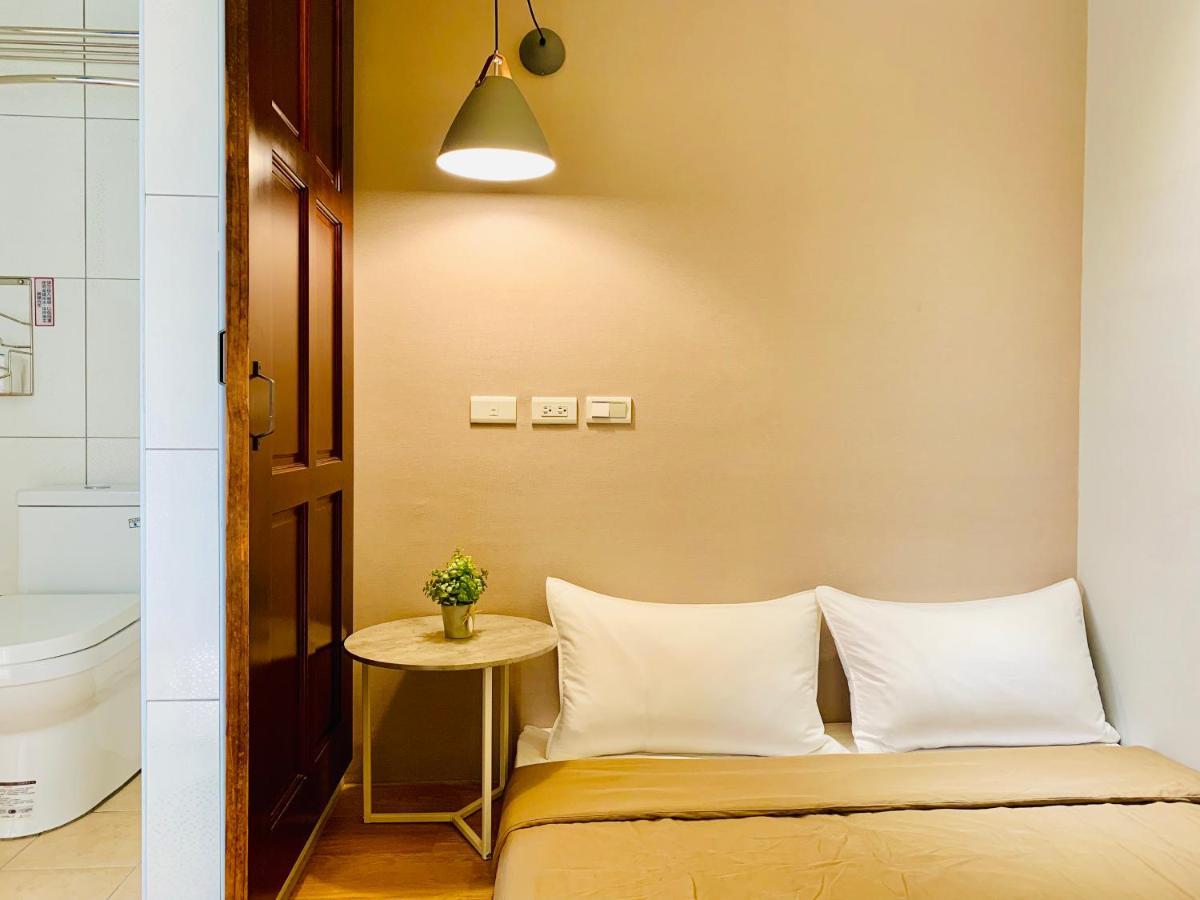 Oyaji Guesthouse-依人數床位數計價開放房型 Tainan Exterior foto