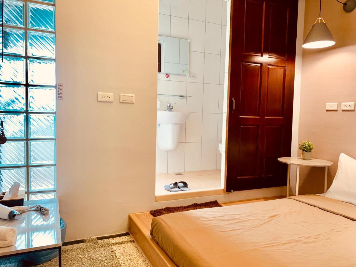 Oyaji Guesthouse-依人數床位數計價開放房型 Tainan Exterior foto