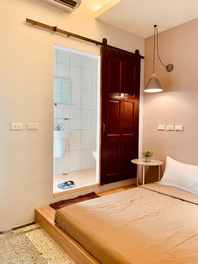 Oyaji Guesthouse-依人數床位數計價開放房型 Tainan Exterior foto