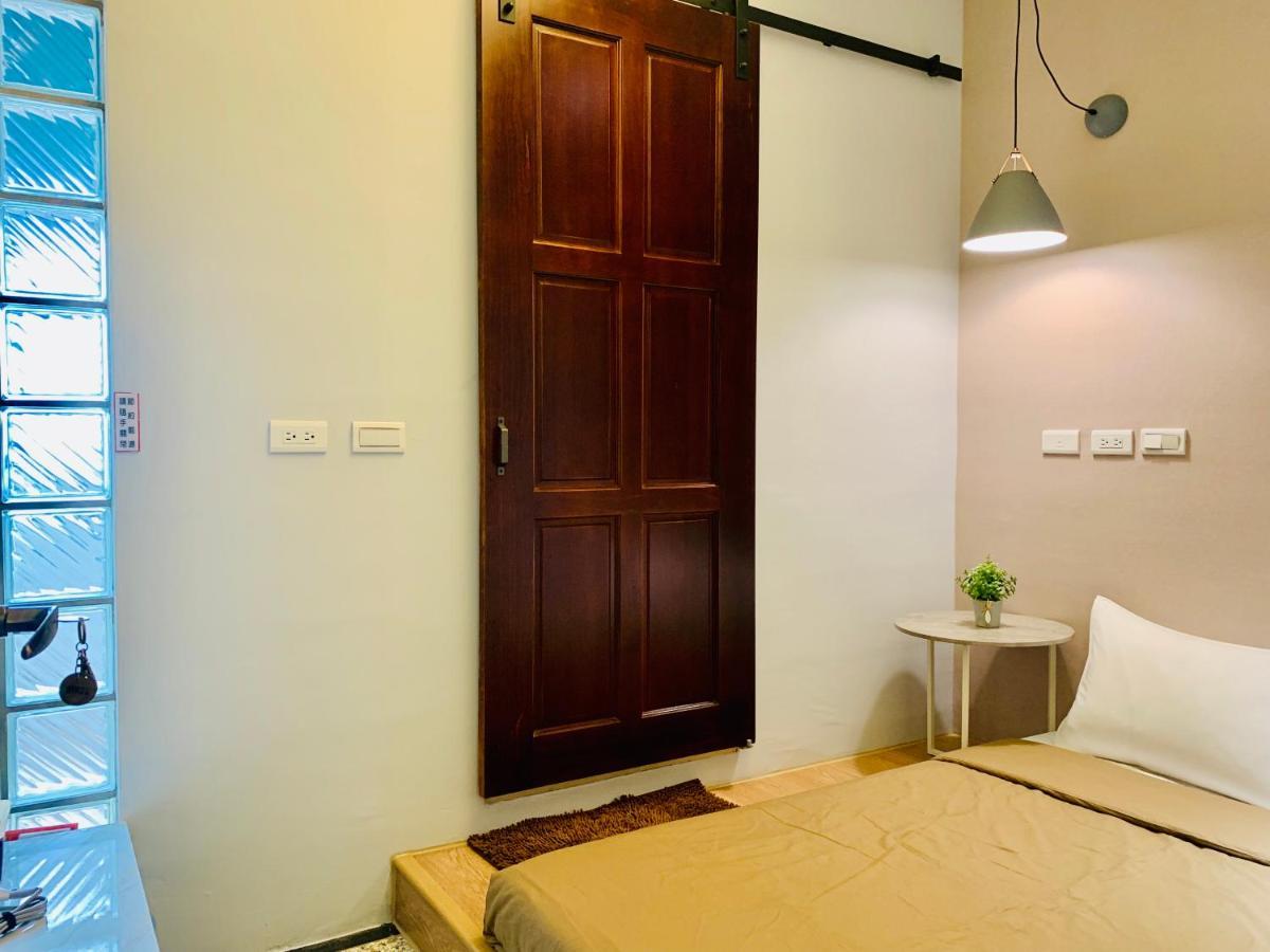 Oyaji Guesthouse-依人數床位數計價開放房型 Tainan Exterior foto