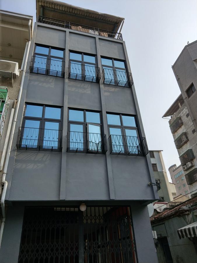 Oyaji Guesthouse-依人數床位數計價開放房型 Tainan Exterior foto