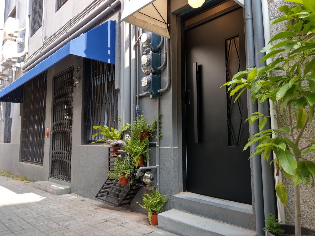 Oyaji Guesthouse-依人數床位數計價開放房型 Tainan Exterior foto